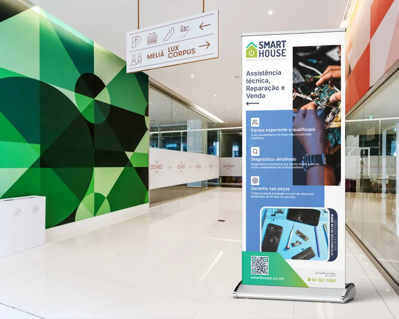 Técnico Smart House em atendimento na loja do Jat Citymall
